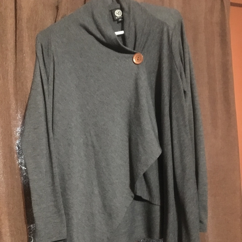 🌼🌼Charcoal gray cardigan